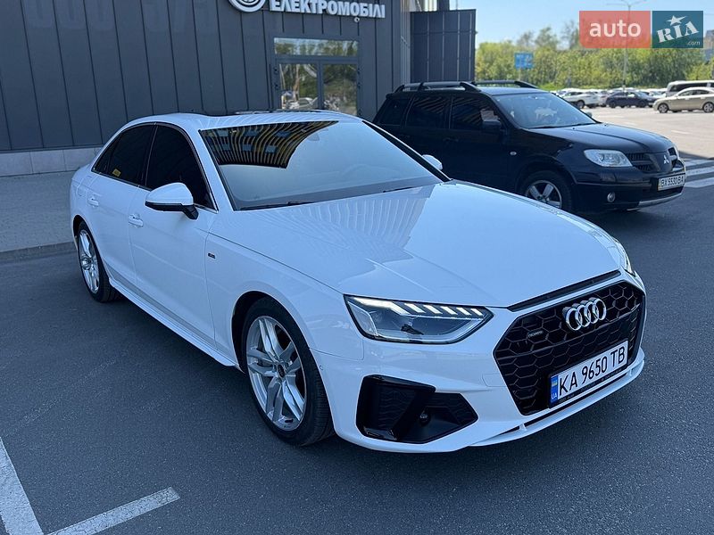 Седан Audi A4 2022 в Киеве