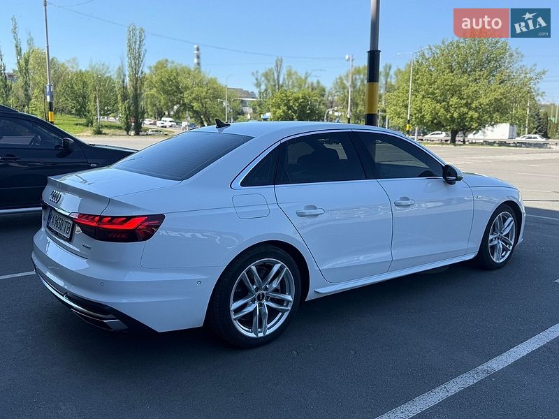 Седан Audi A4 2022 в Киеве