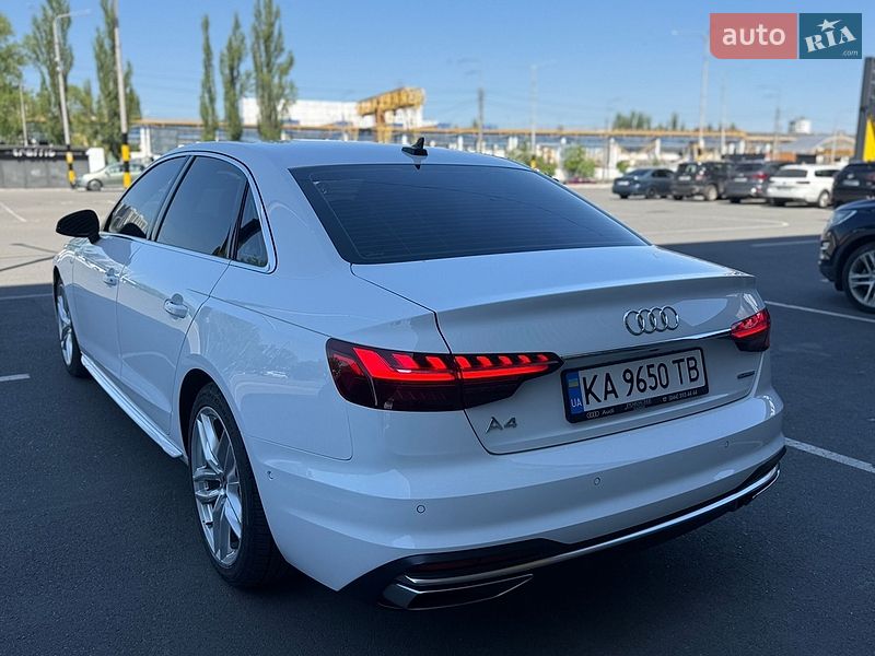 Седан Audi A4 2022 в Киеве