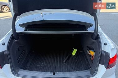 Седан Audi A4 2022 в Киеве
