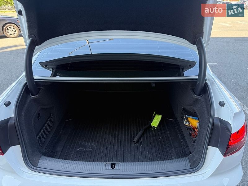Седан Audi A4 2022 в Киеве