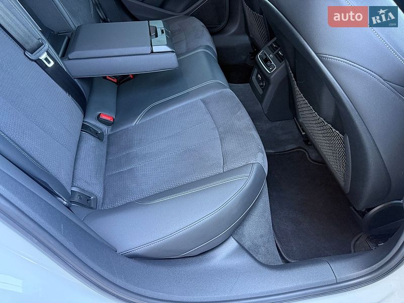 Седан Audi A4 2022 в Киеве