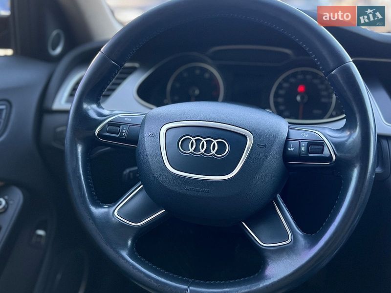 Седан Audi A4 2013 в Ивано-Франковске
