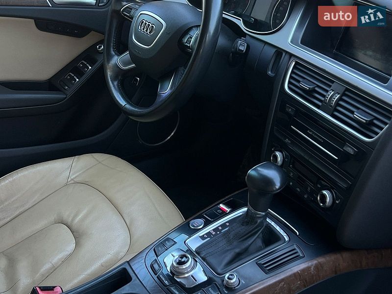 Седан Audi A4 2013 в Ивано-Франковске