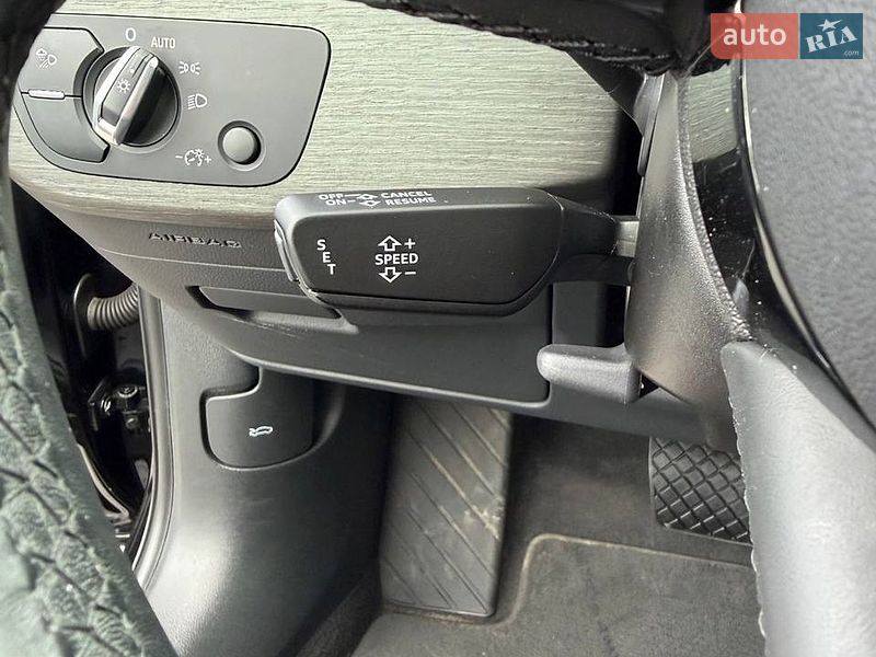Седан Audi A4 2020 в Львові