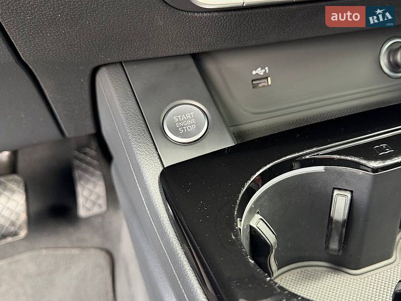 Седан Audi A4 2020 в Львові