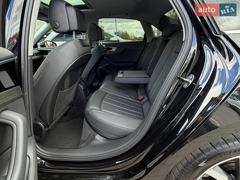 Седан Audi A4 2020 в Львові