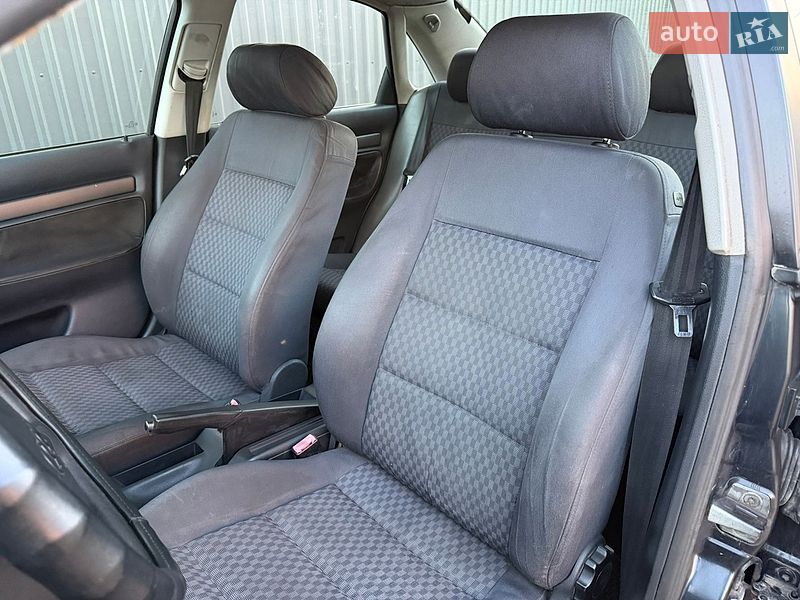 Седан Audi A4 1995 в Чернигове
