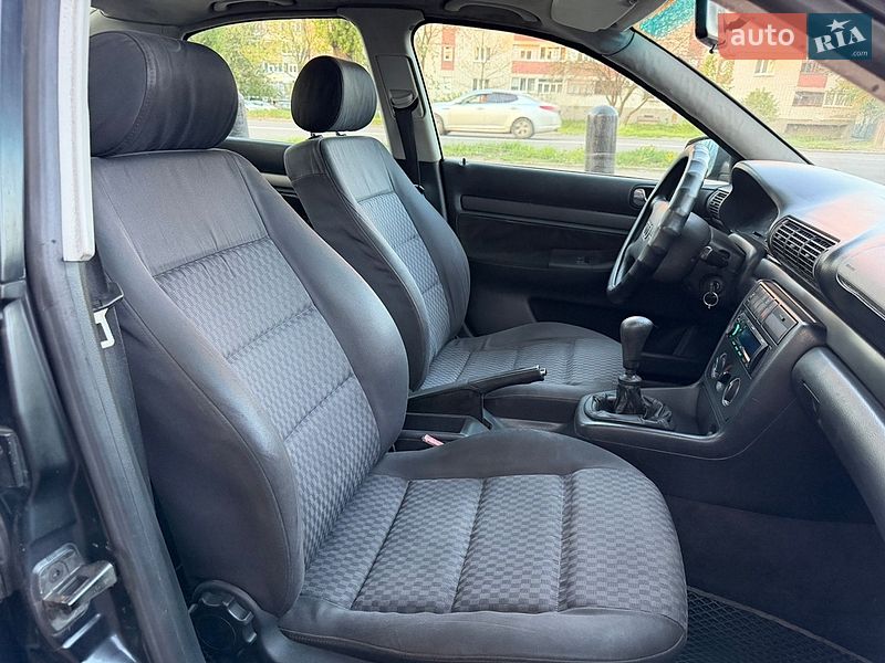 Седан Audi A4 1995 в Чернигове