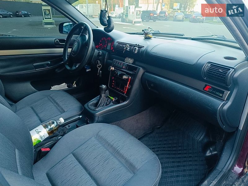 Седан Audi A4 1998 в Львове