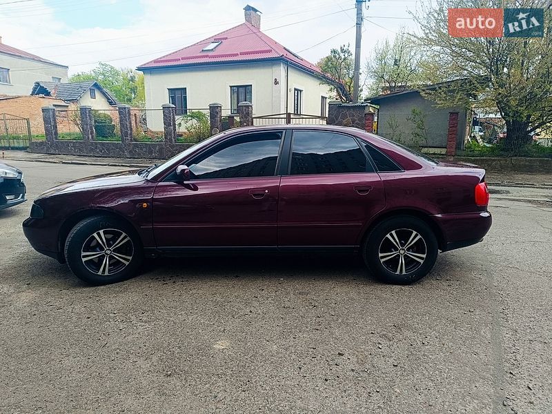 Седан Audi A4 1998 в Львове