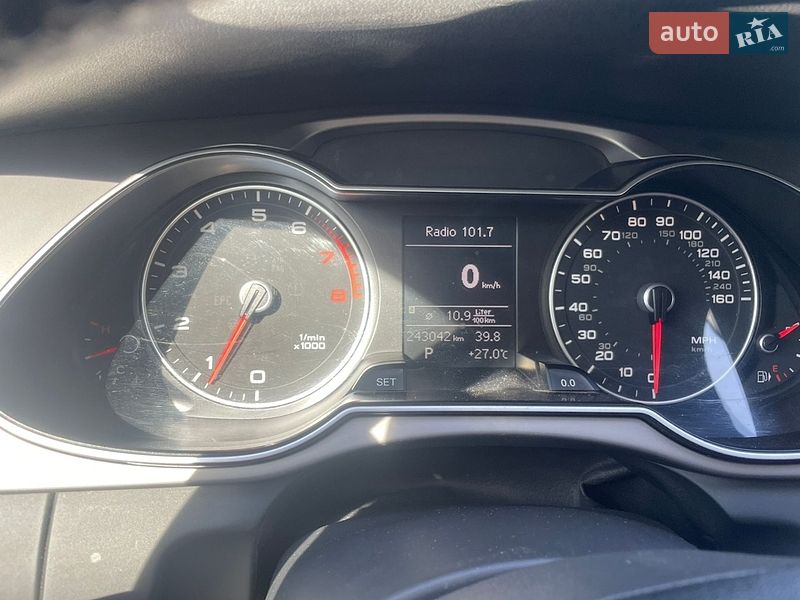 Седан Audi A4 2013 в Львові