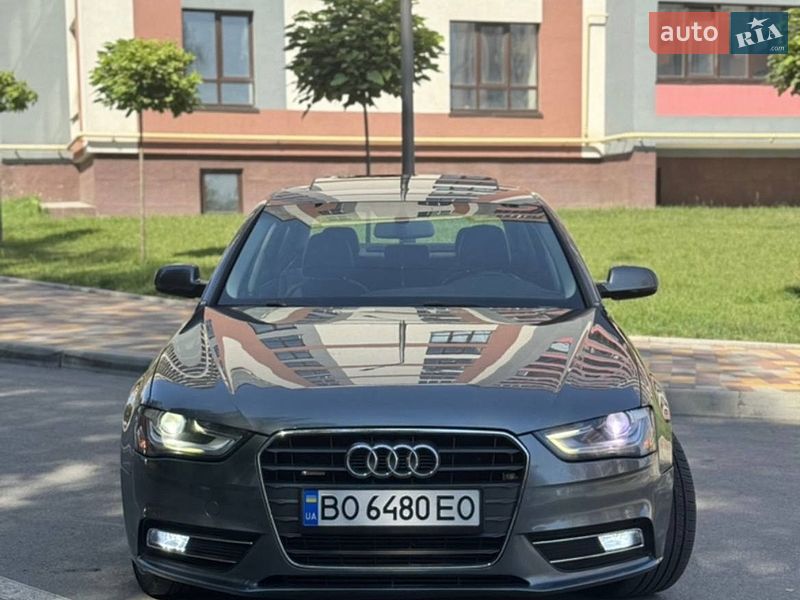 Седан Audi A4 2012 в Львове