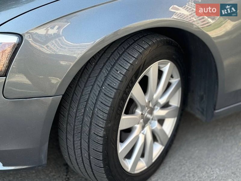 Седан Audi A4 2012 в Львове