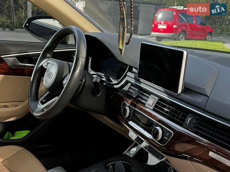 Седан Audi A4 2016 в Львове