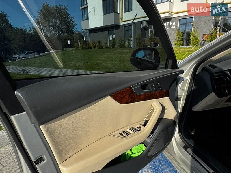 Седан Audi A4 2016 в Львове