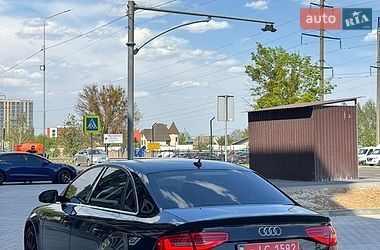 Седан Audi A4 2015 в Луцке