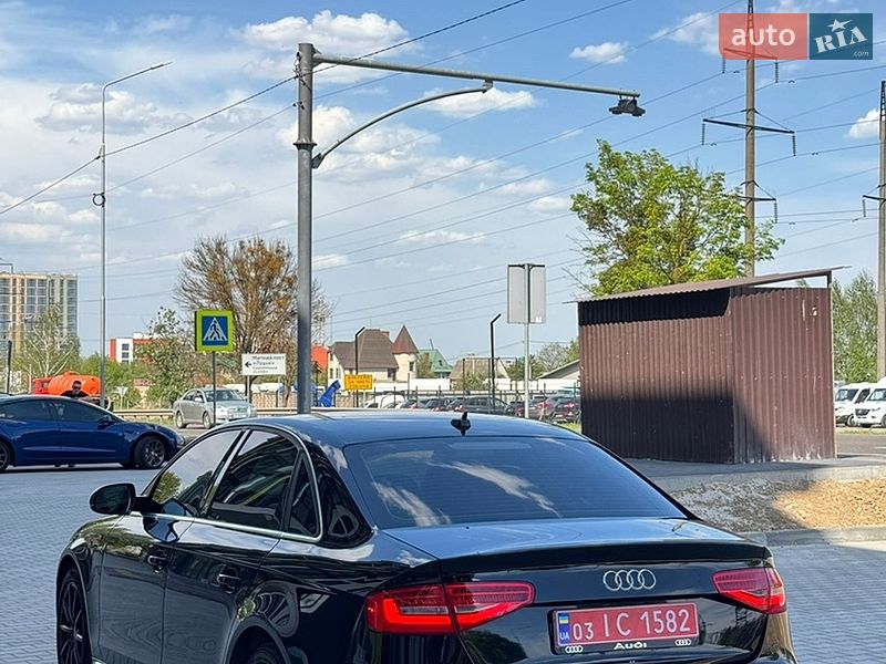 Седан Audi A4 2015 в Луцке