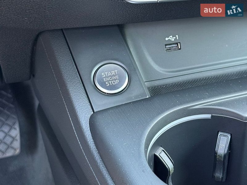 Седан Audi A4 2017 в Киеве