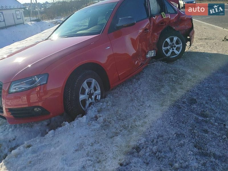 Седан Audi A4 2011 в Новояворовске