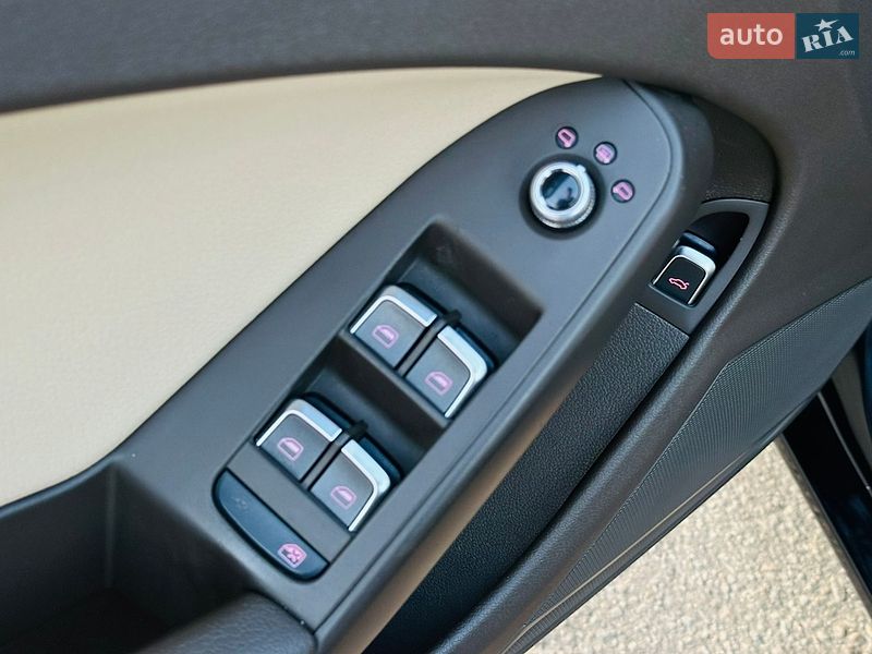 Седан Audi A4 2012 в Харькове