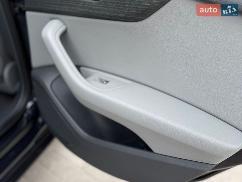 Седан Audi A4 2018 в Дубні
