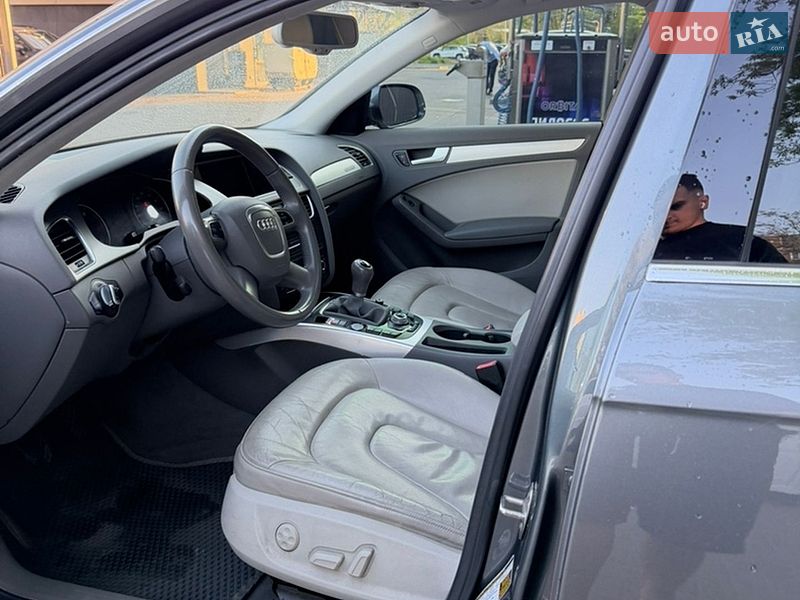 Седан Audi A4 2012 в Дніпрі