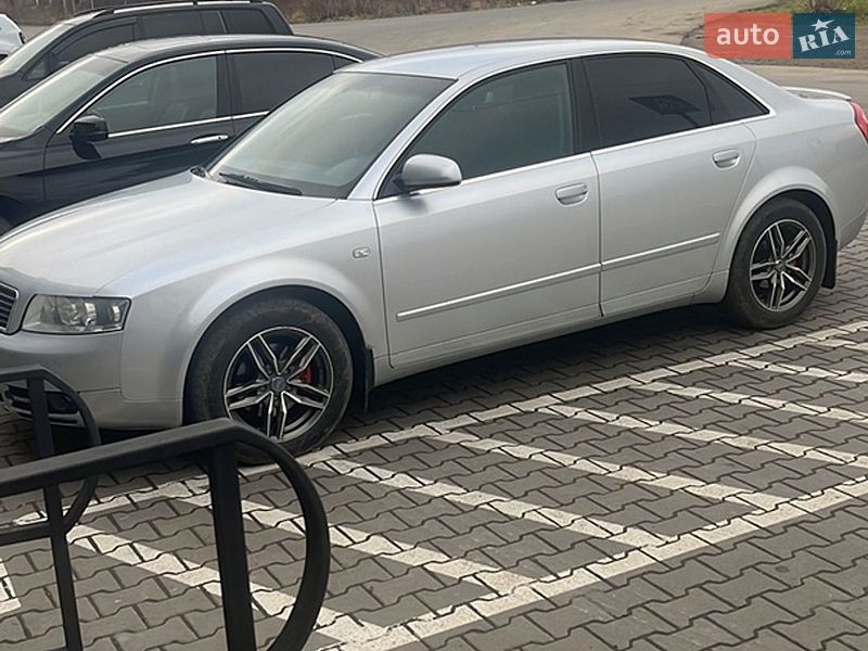 Седан Audi A4 2003 в Тлумаче