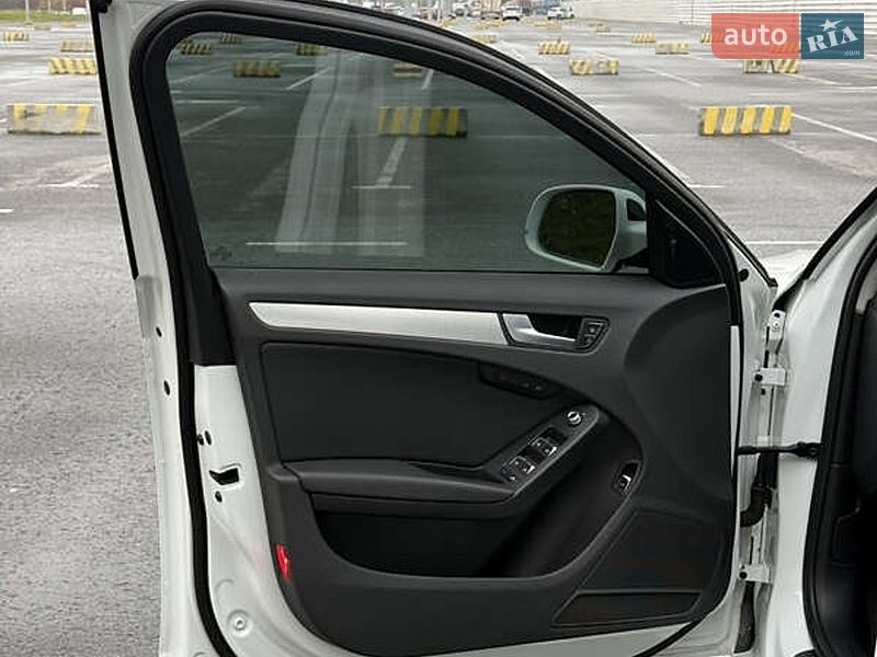 Седан Audi A4 2015 в Хмельницькому