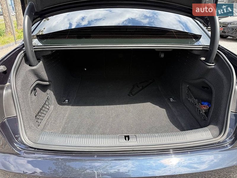 Седан Audi A4 2018 в Стрые