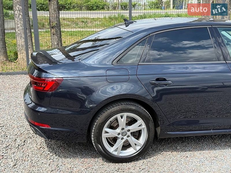 Седан Audi A4 2018 в Стрые
