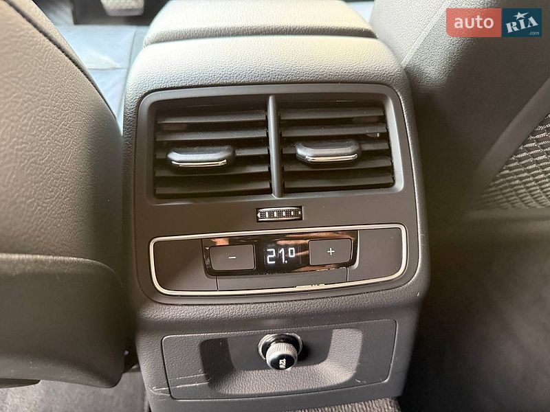 Седан Audi A4 2018 в Стрые