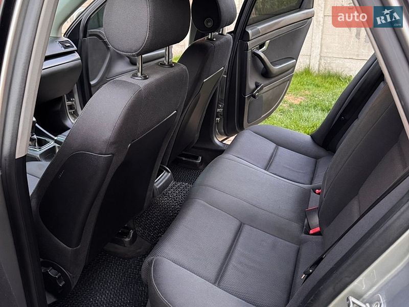 Седан Audi A4 2004 в Калиновке