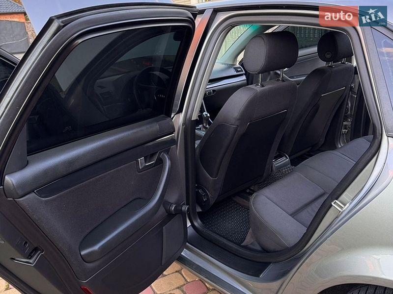 Седан Audi A4 2004 в Калиновке