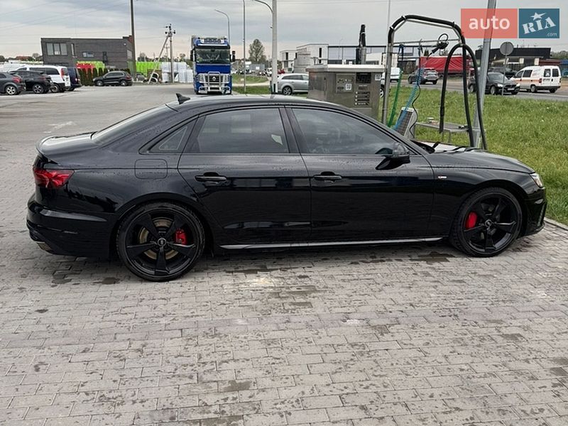Седан Audi A4 2022 в Львове
