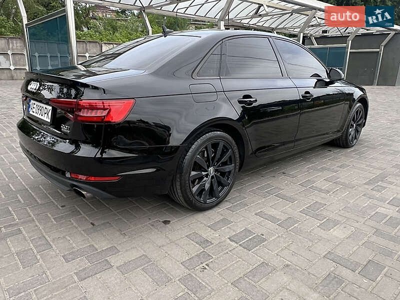 Седан Audi A4 2017 в Львові
