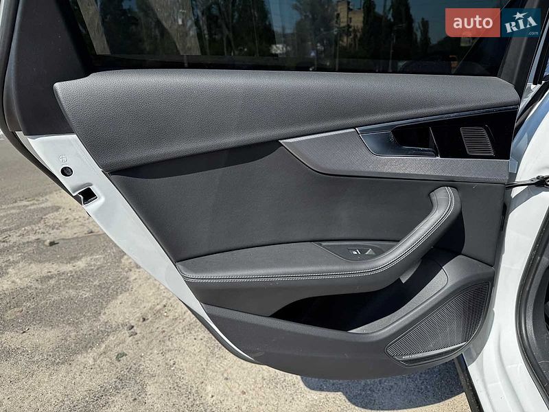 Седан Audi A4 2022 в Вінниці