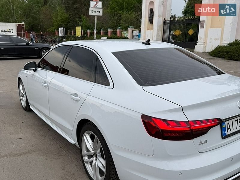 Седан Audi A4 2022 в Киеве