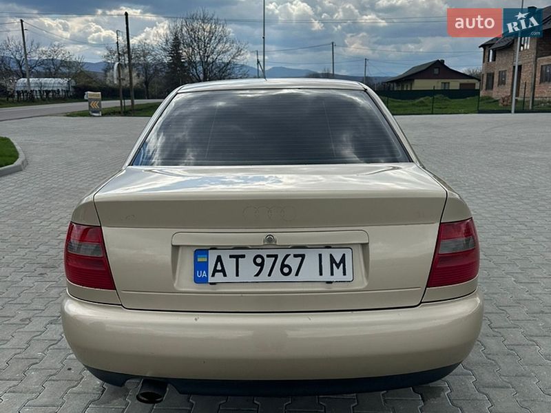 Седан Audi A4 1996 в Коломые