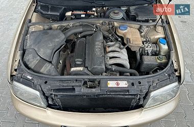 Седан Audi A4 1996 в Коломые