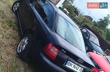 Седан Audi A4 1995 в Ровно