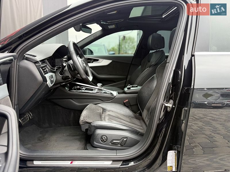 Седан Audi A4 2020 в Львові