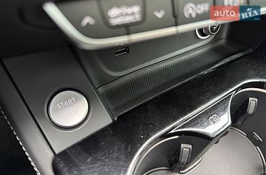 Седан Audi A4 2020 в Львові