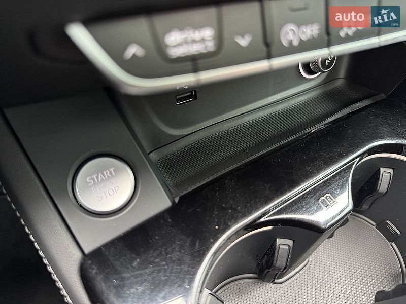 Седан Audi A4 2020 в Львові