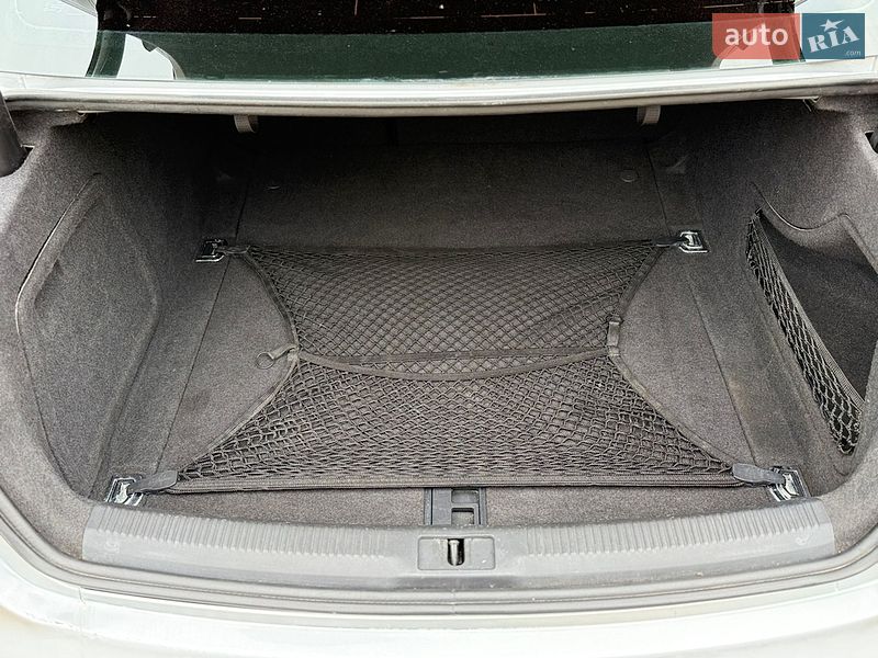 Седан Audi A4 2013 в Львове
