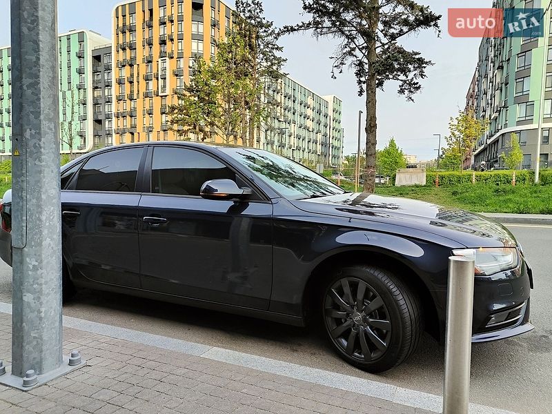 Седан Audi A4 2013 в Киеве