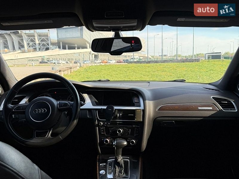 Седан Audi A4 2015 в Львове
