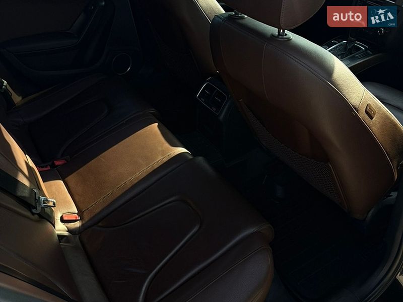 Седан Audi A4 2015 в Львове