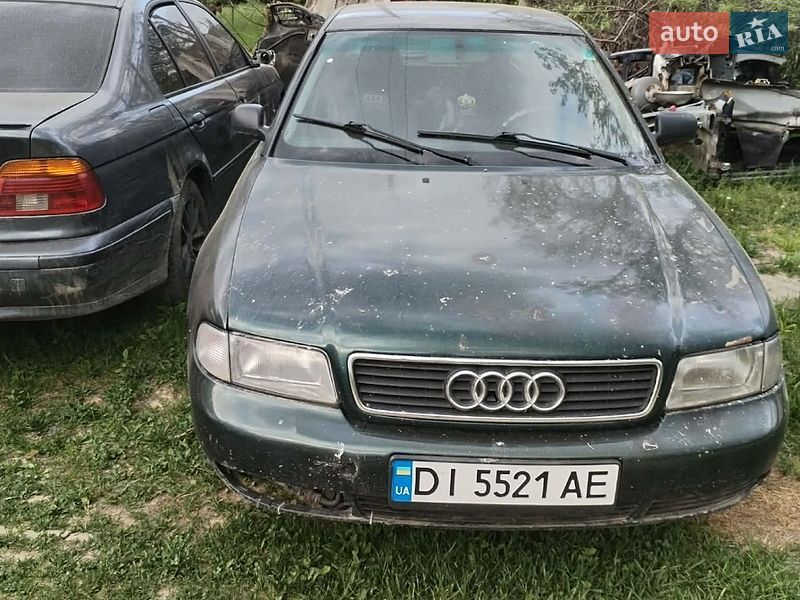 Седан Audi A4 1995 в Косові