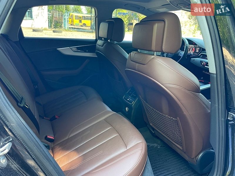 Седан Audi A4 2018 в Львове